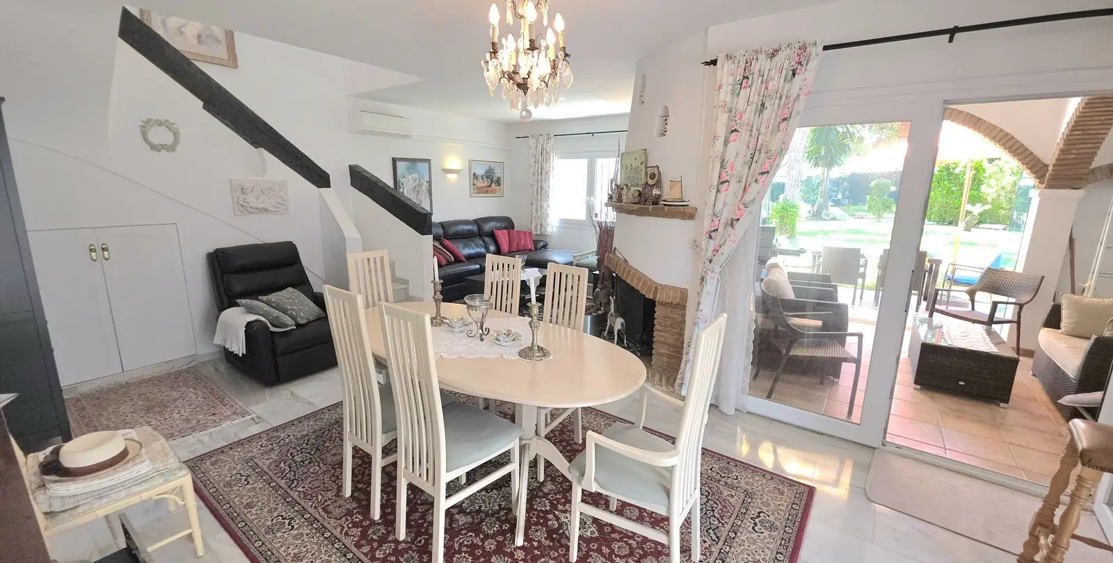 Sale of townhouse in Calahonda 11