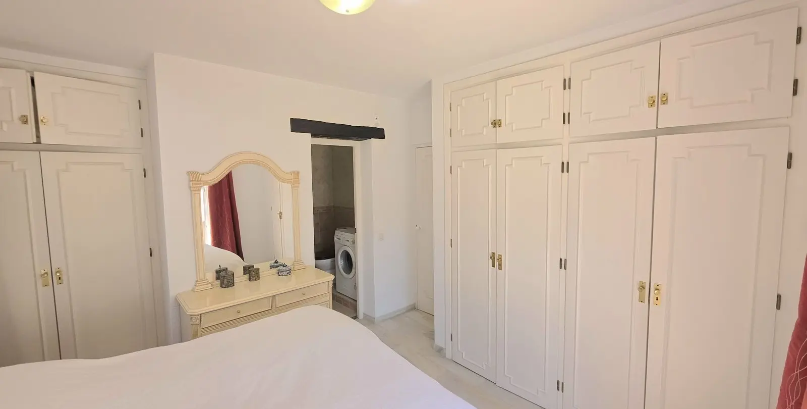 Sale of townhouse in Calahonda 16