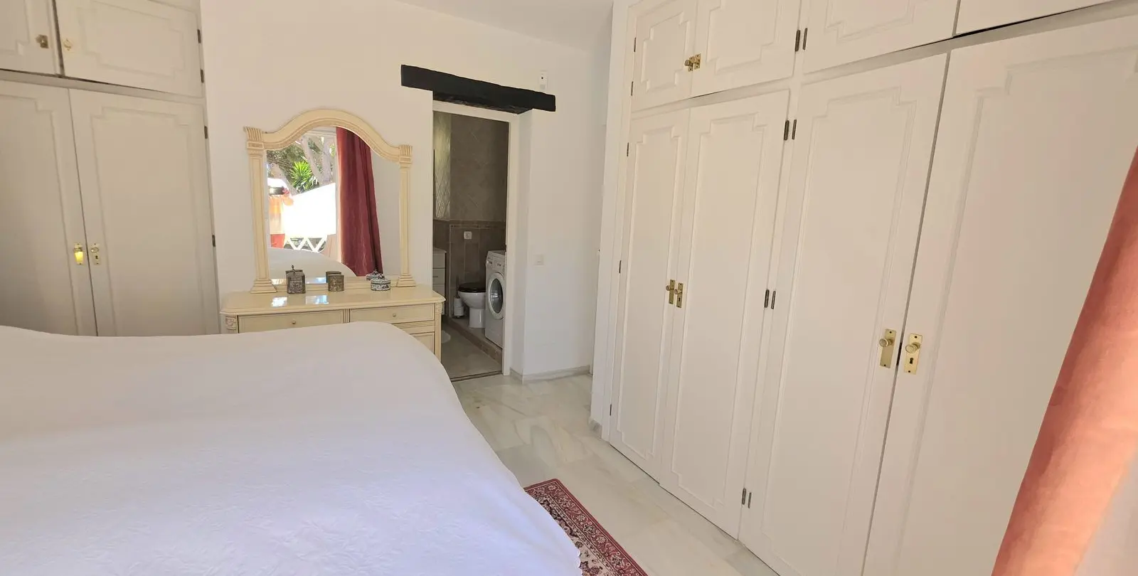 Sale of townhouse in Calahonda 19