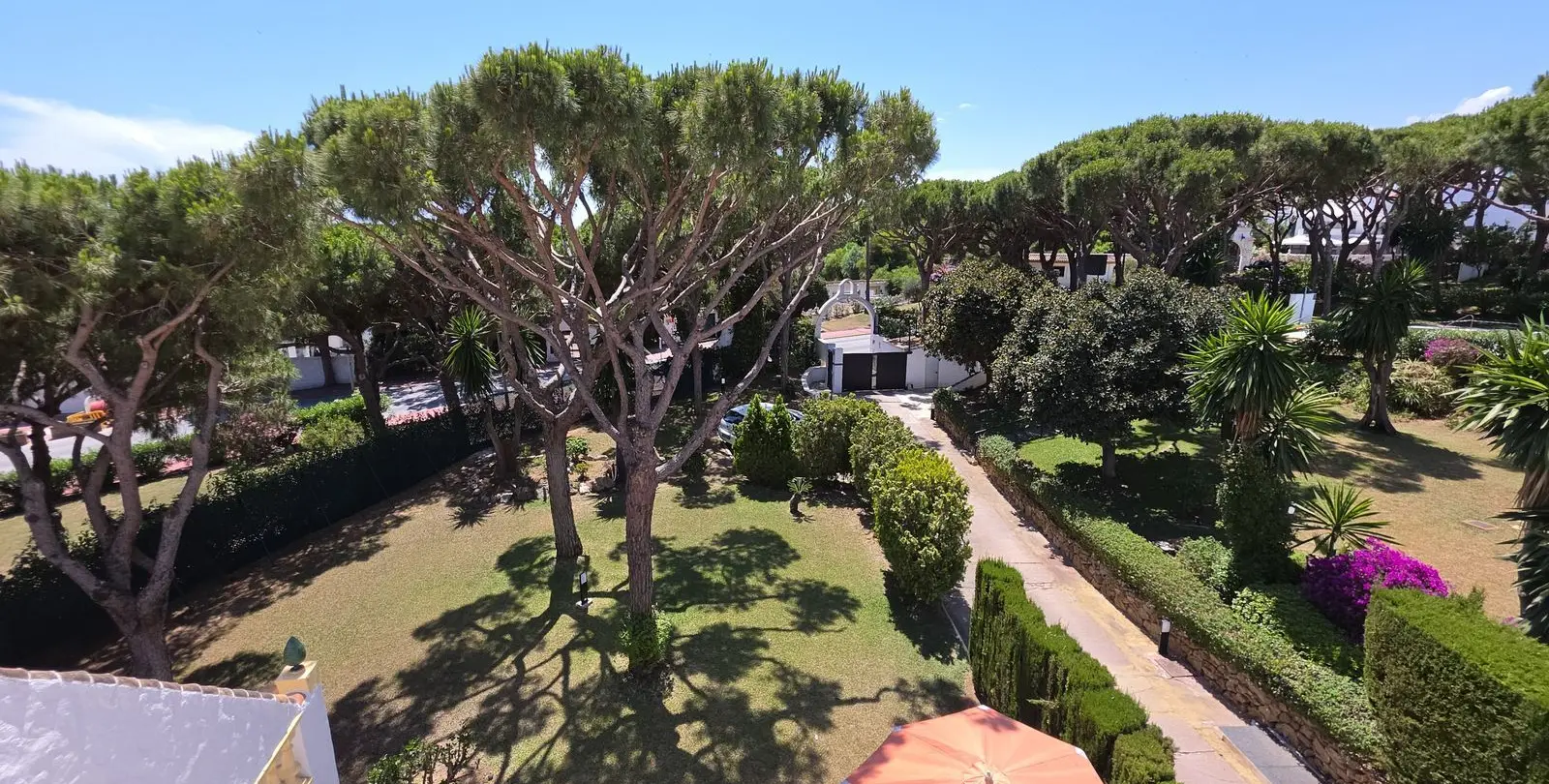 Sale of townhouse in Calahonda 23