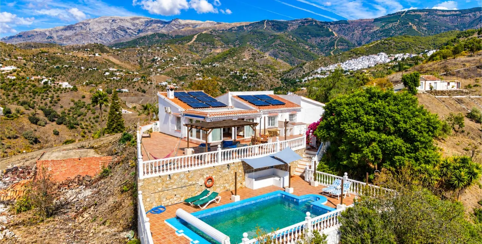 Sale of detached villa in Cómpeta 1