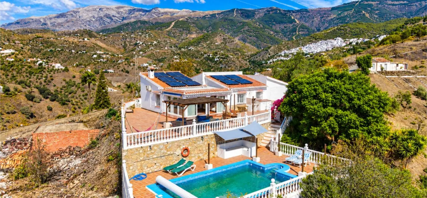 Sale of detached villa in Cómpeta 0