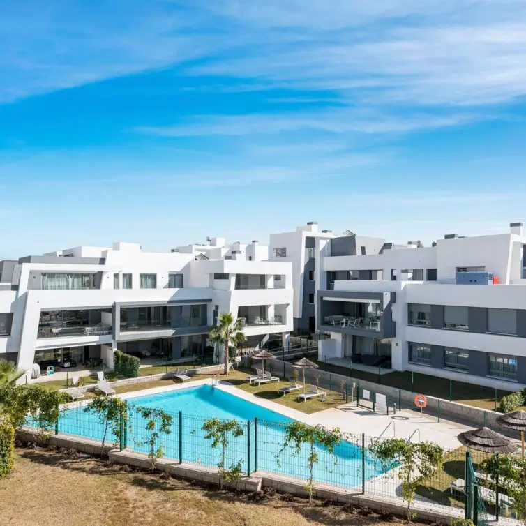 Продажа апартаментов на первом этаже в Estepona