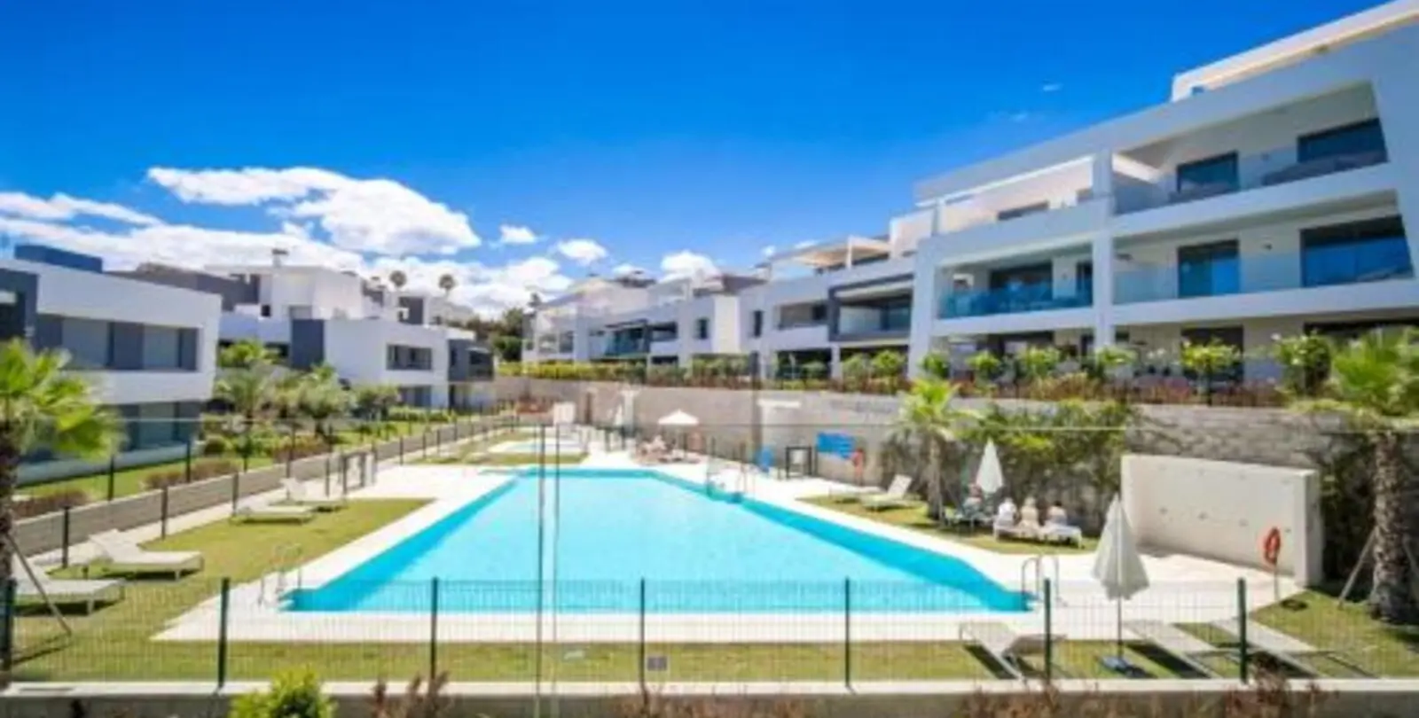 Продажа апартаментов на первом этаже в Estepona 2