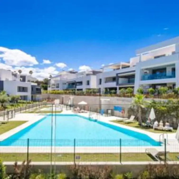 Продажа апартаментов на первом этаже в Estepona