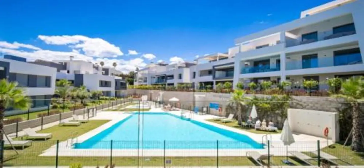 Продажа апартаментов на первом этаже в Estepona 1