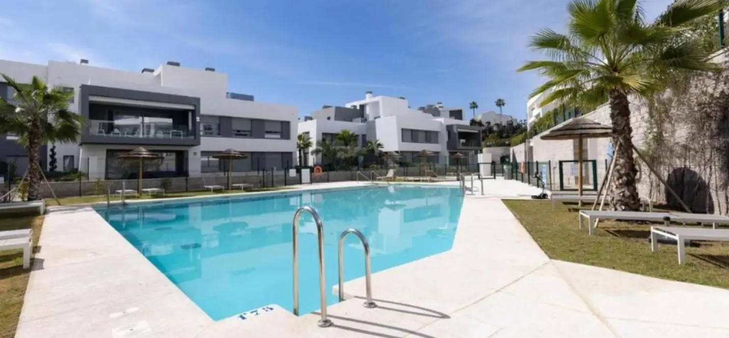 Продажа апартаментов на первом этаже в Estepona 2