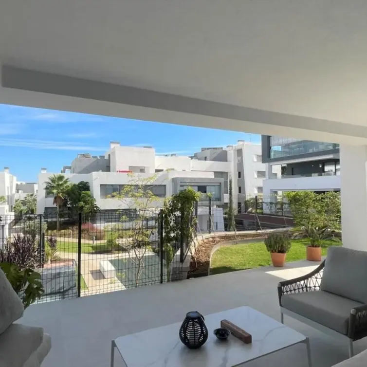 Продажа апартаментов на первом этаже в Estepona