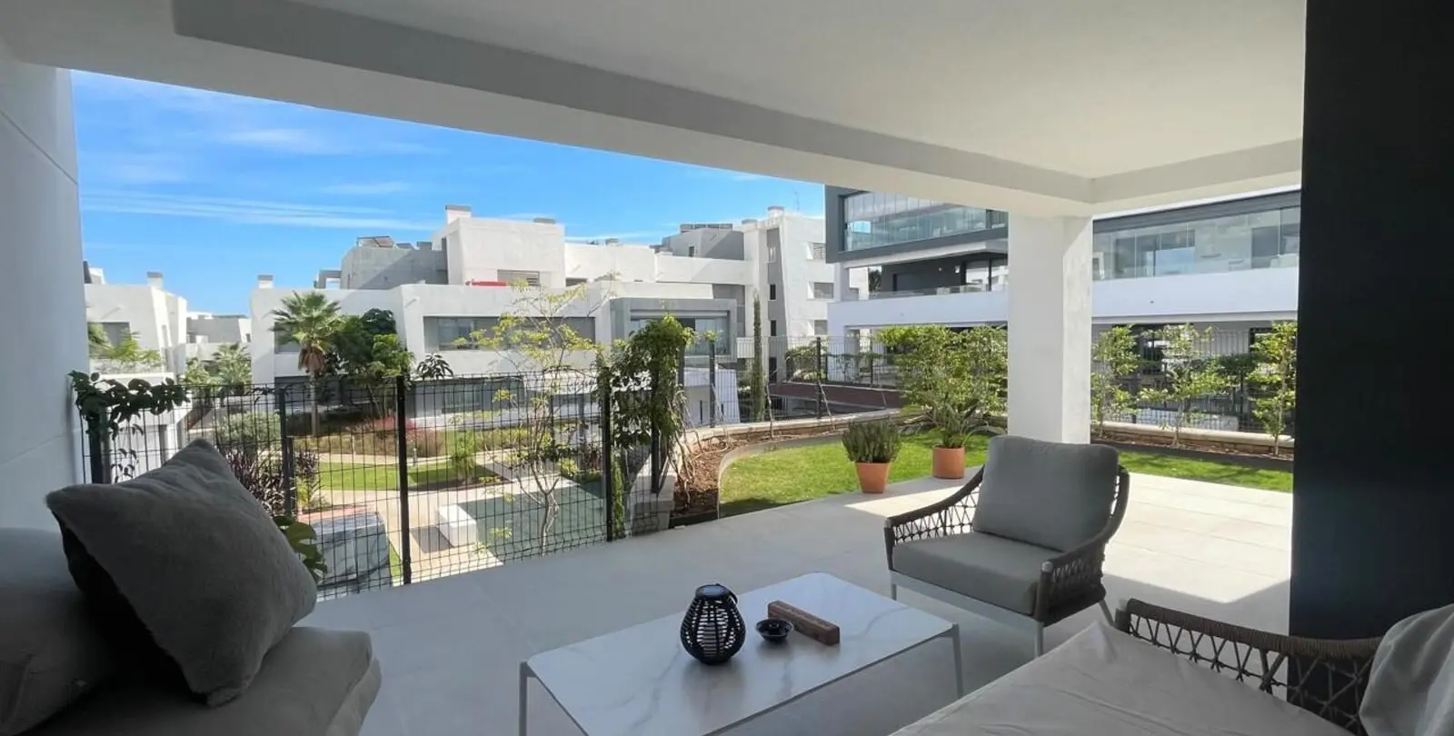 Продажа апартаментов на первом этаже в Estepona 6