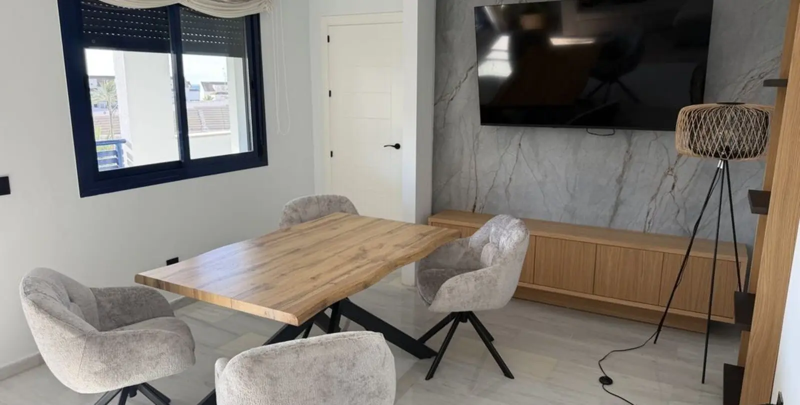 Sale of middle floor apartment in Estepona 3