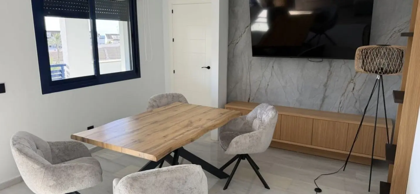 Sale of middle floor apartment in Estepona 2