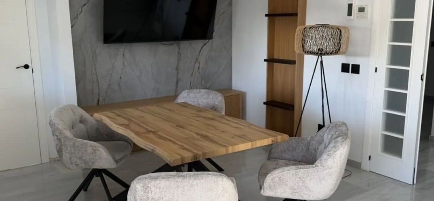 Sale of middle floor apartment in Estepona 3