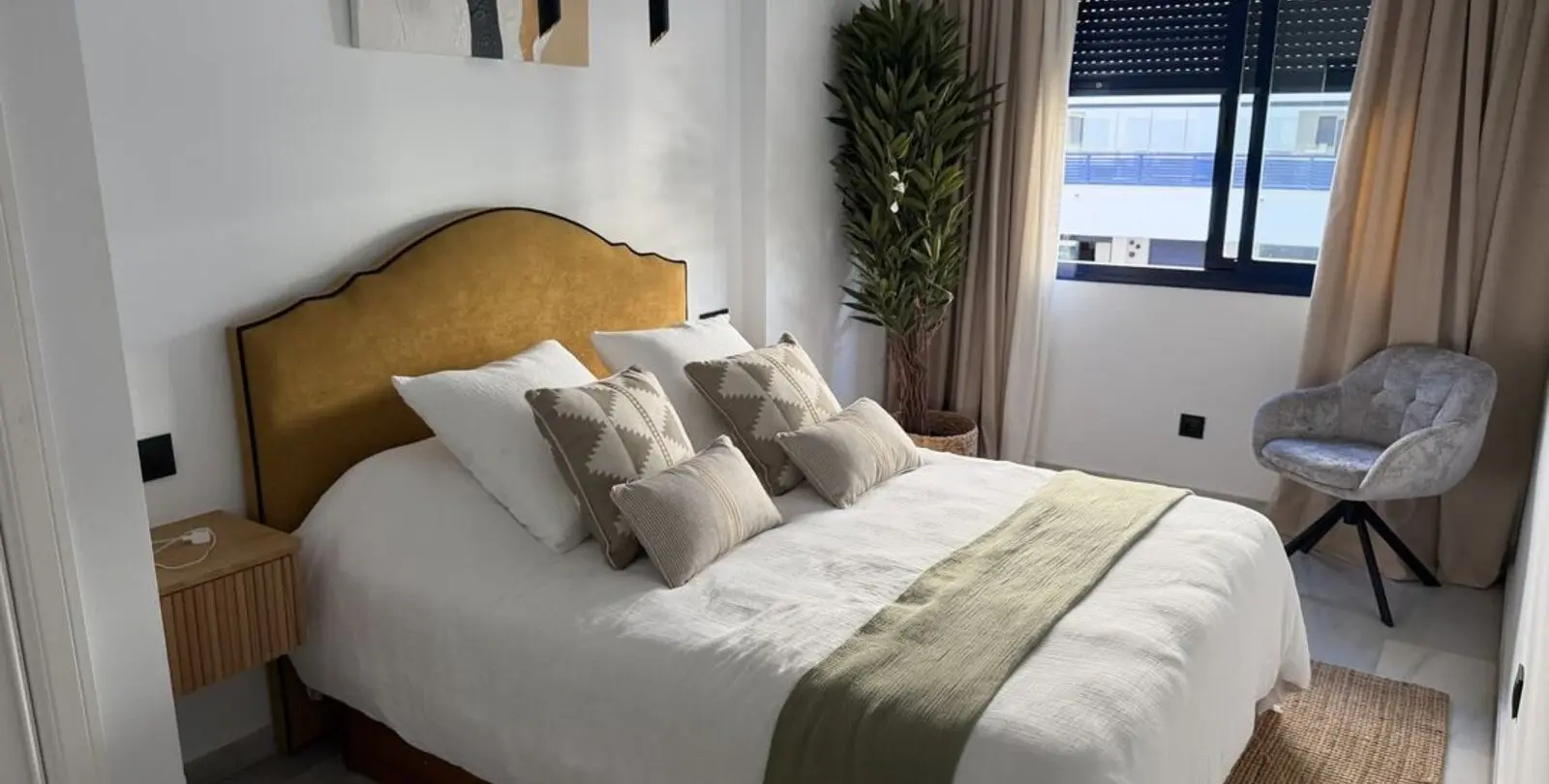Sale of middle floor apartment in Estepona 8