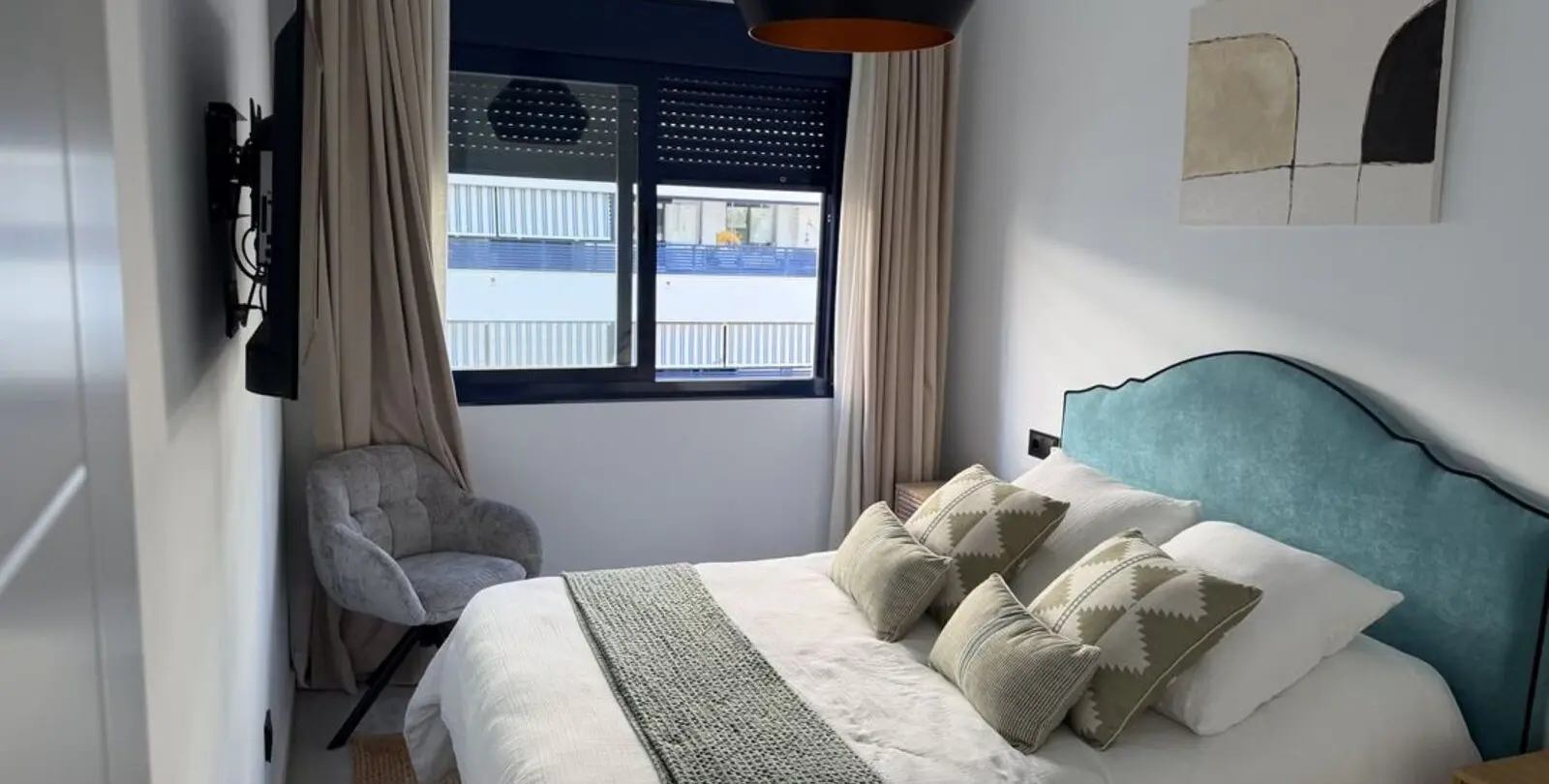 Sale of middle floor apartment in Estepona 10