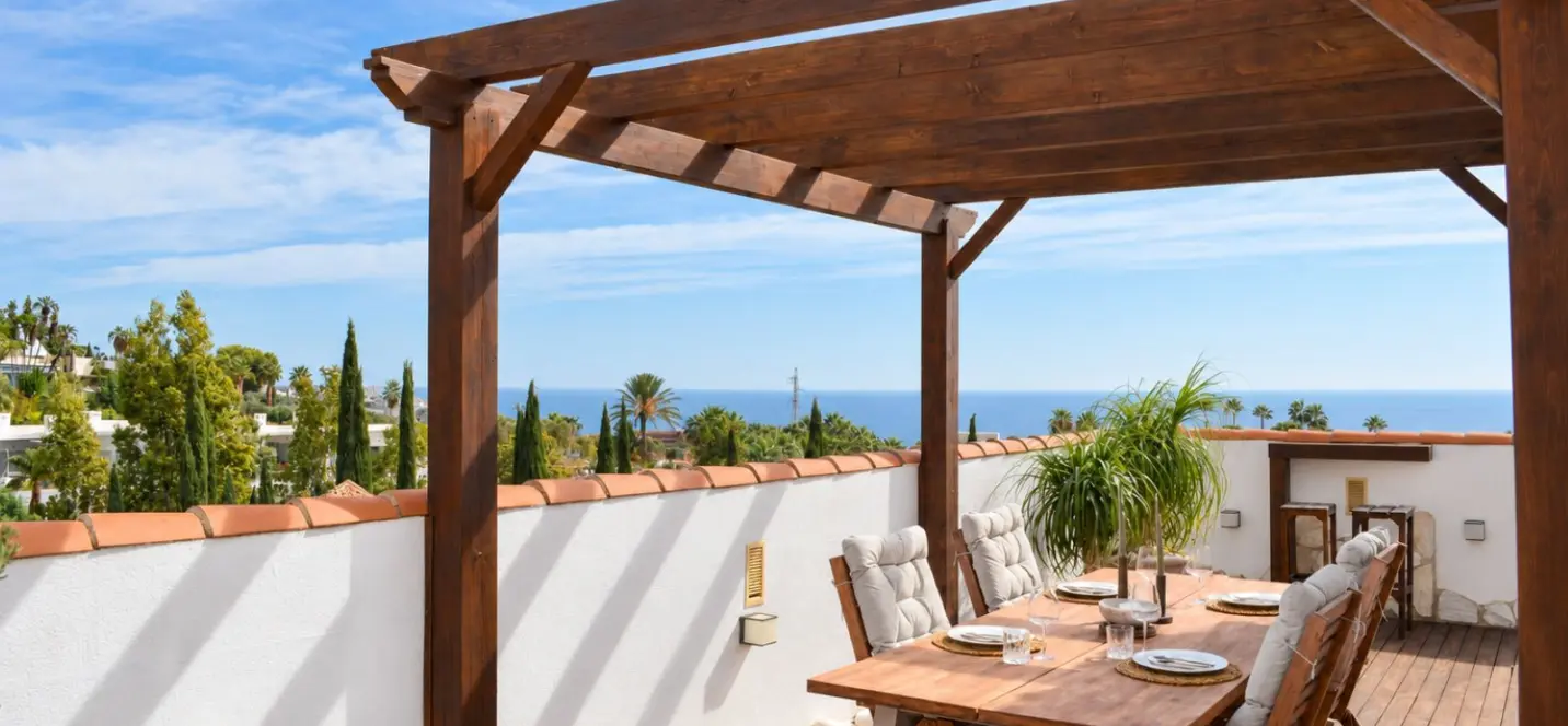 Sale of penthouse in Higueron 0