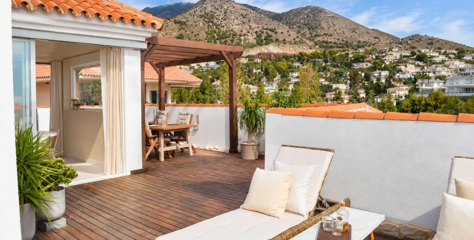 Sale of penthouse in Higueron 2