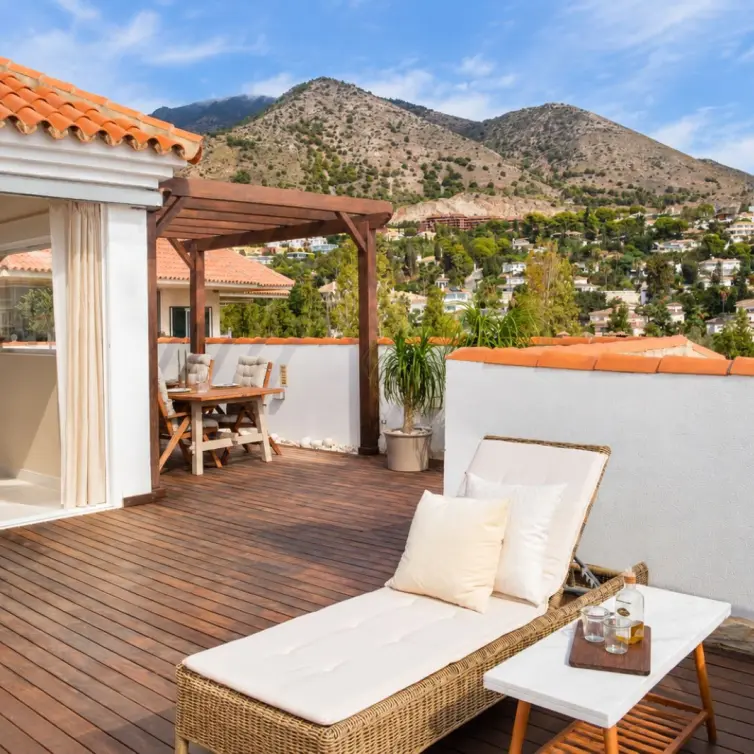 Sale of penthouse in Higueron