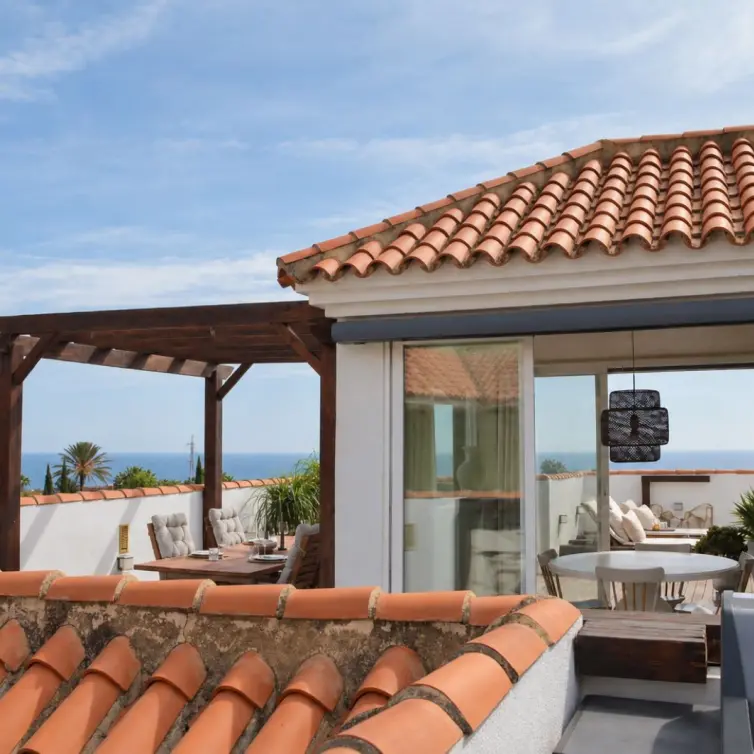 Sale of penthouse in Higueron