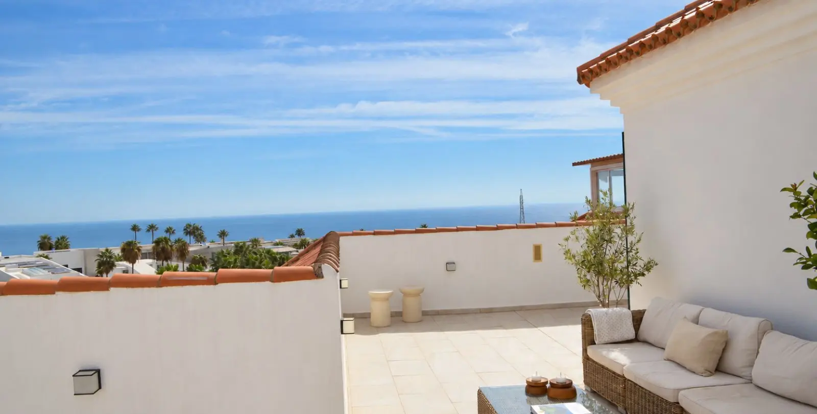 Sale of penthouse in Higueron 5