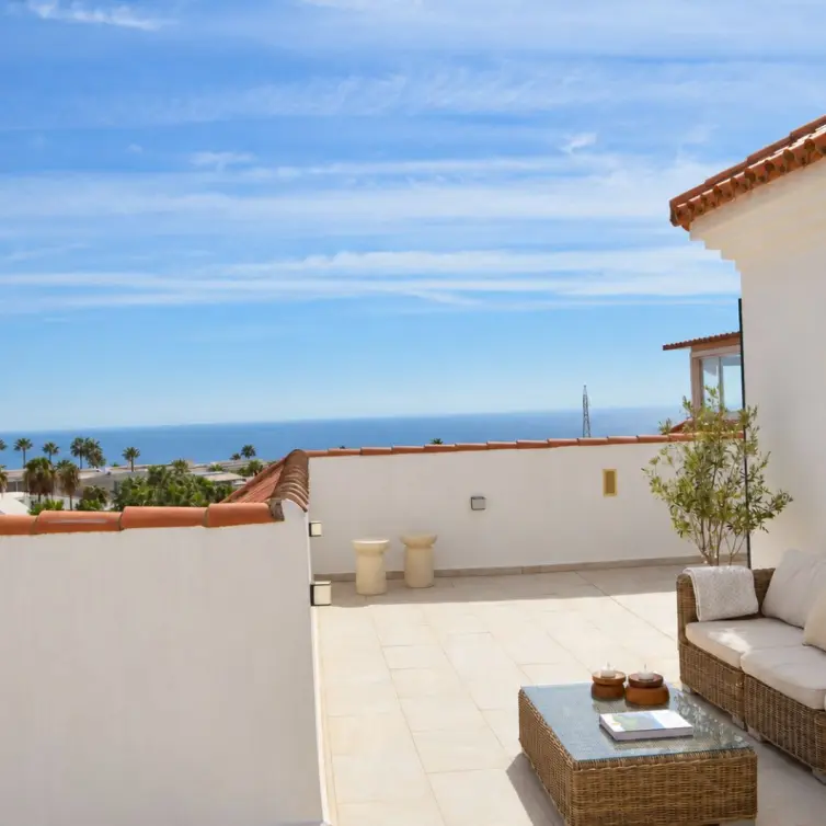 Sale of penthouse in Higueron