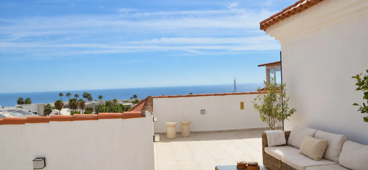 Sale of penthouse in Higueron 4