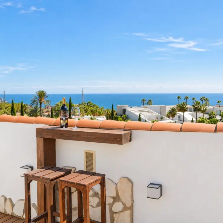 Sale of penthouse in Higueron