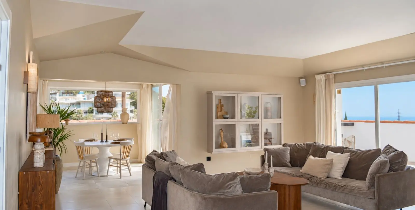 Sale of penthouse in Higueron 14