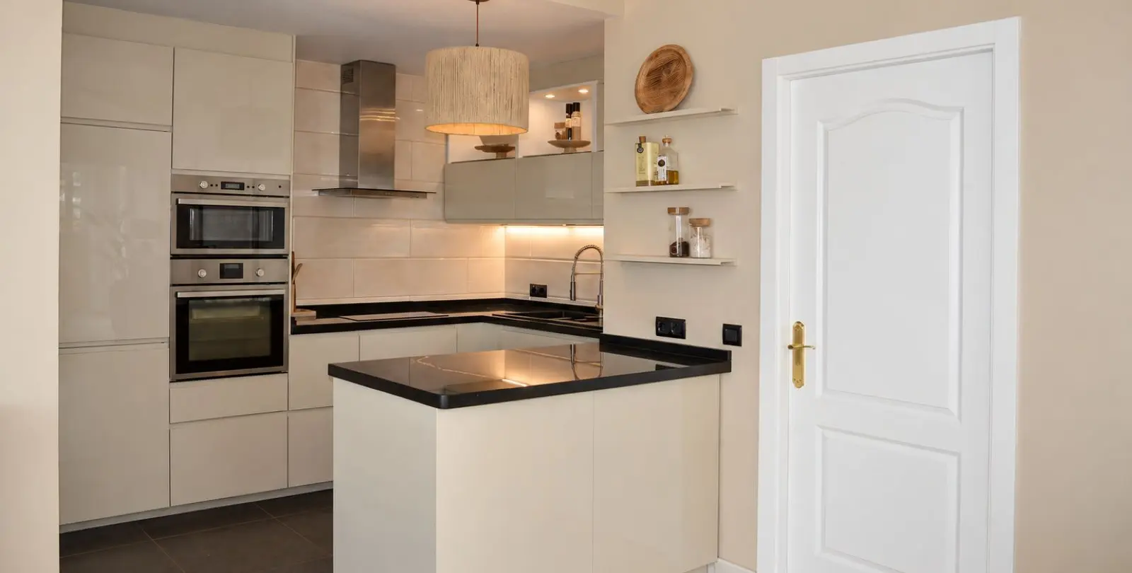 Sale of penthouse in Higueron 18