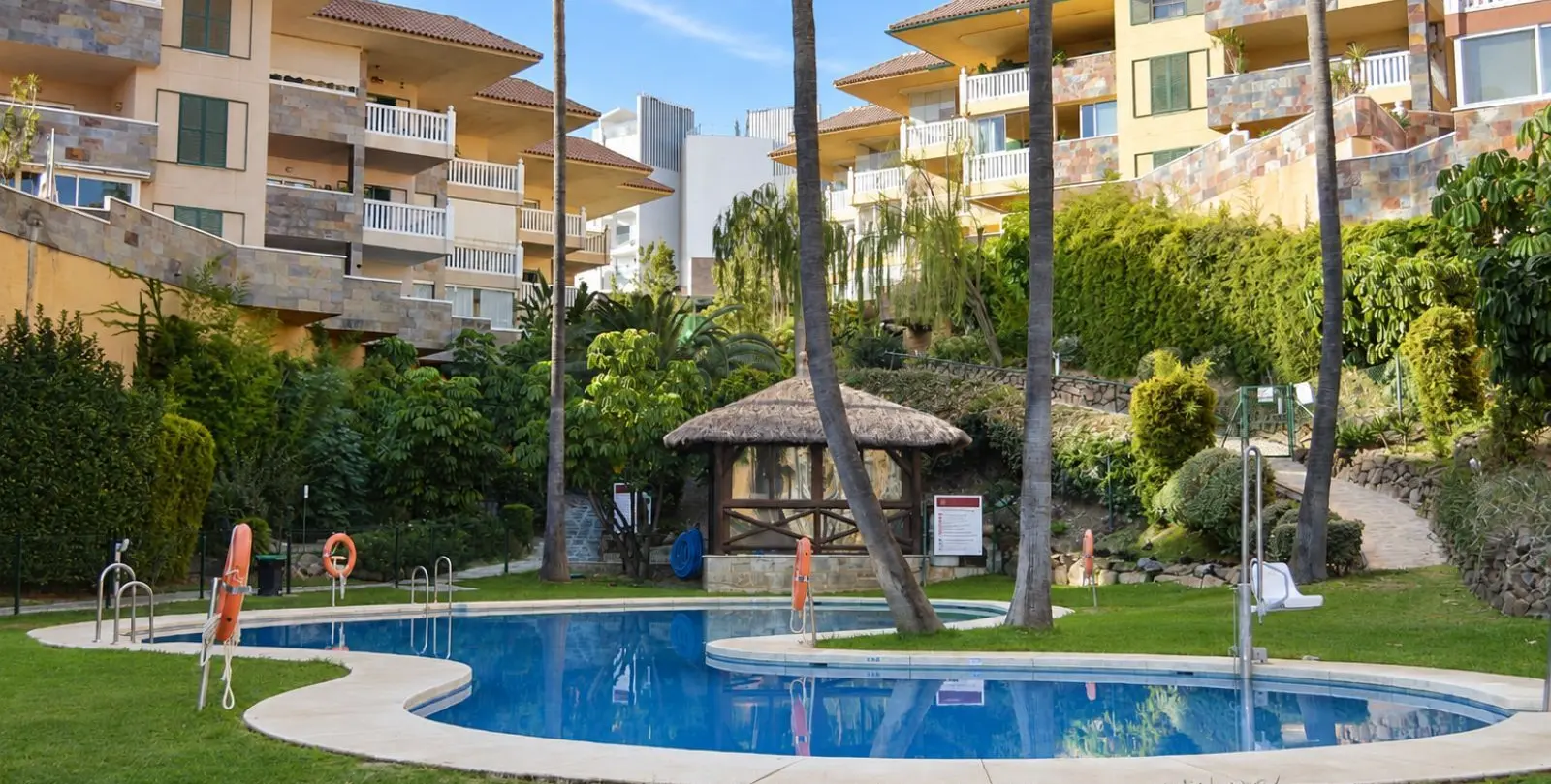 Sale of penthouse in Higueron 32