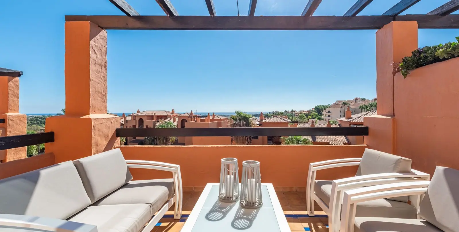 Sale of penthouse duplex in New Golden Mile 1