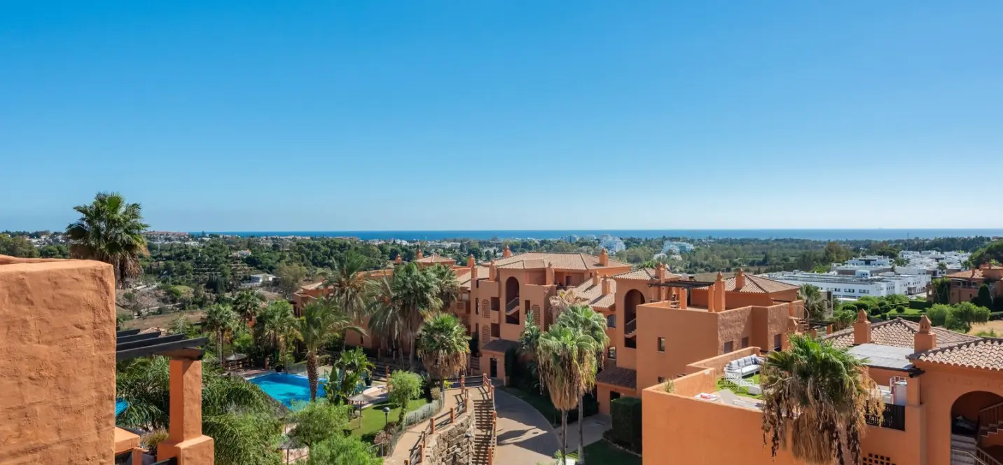 Sale of penthouse duplex in New Golden Mile 1