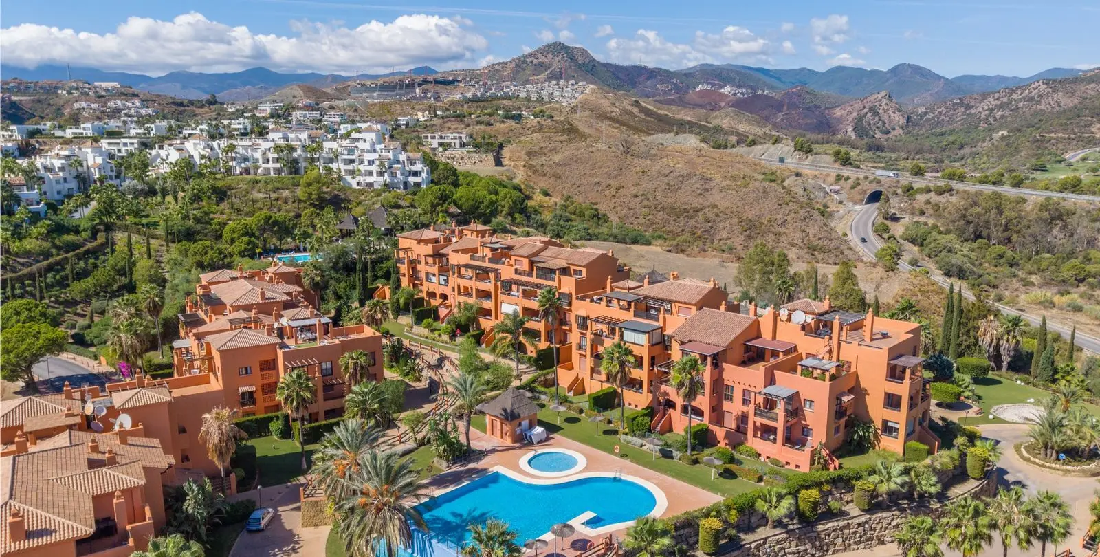 Sale of penthouse duplex in New Golden Mile 4