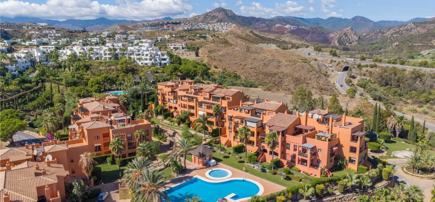Sale of penthouse duplex in New Golden Mile 3