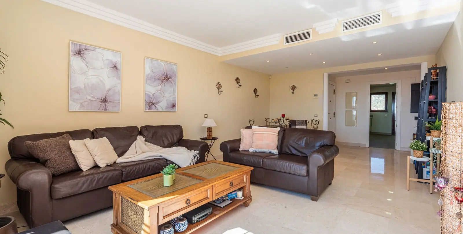 Sale of penthouse duplex in New Golden Mile 5