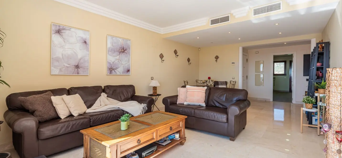 Sale of penthouse duplex in New Golden Mile 4