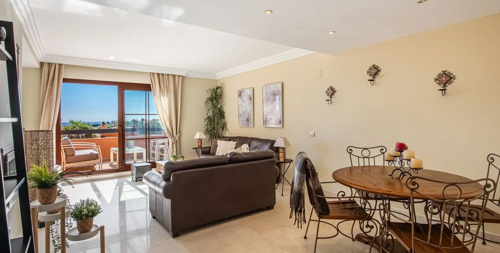 Sale of penthouse duplex in New Golden Mile 6