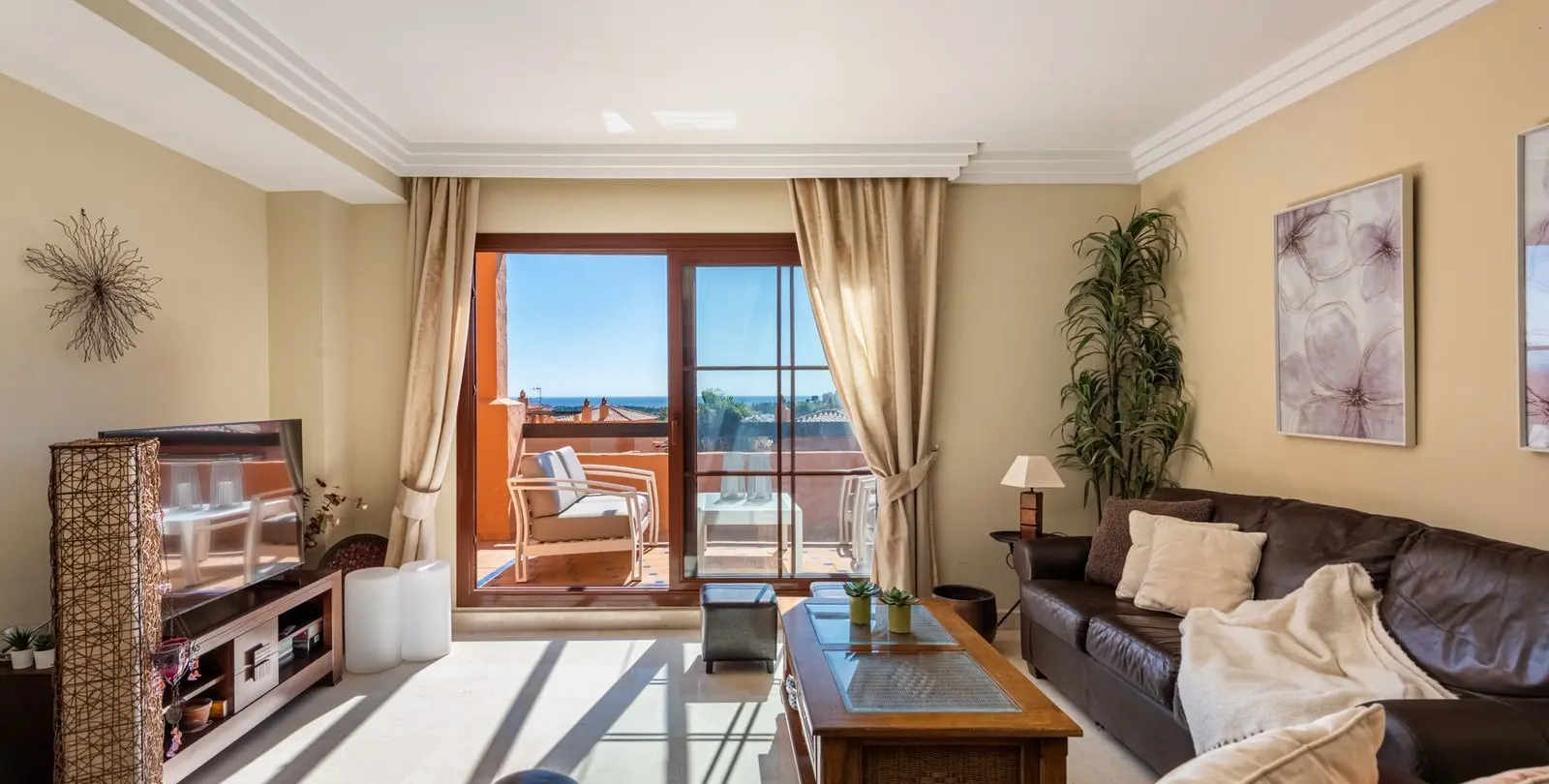 Sale of penthouse duplex in New Golden Mile 7