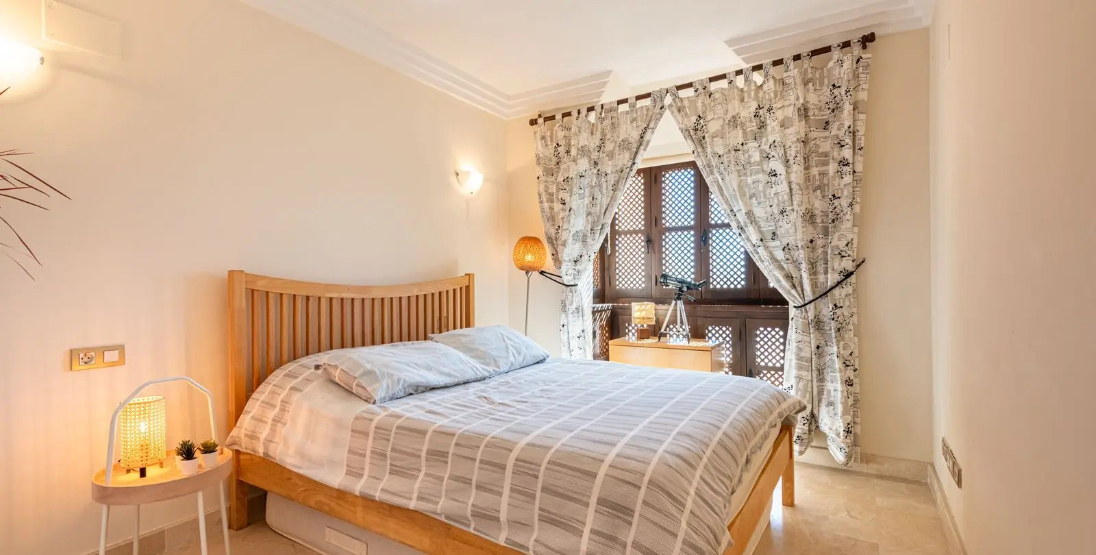 Sale of penthouse duplex in New Golden Mile 9