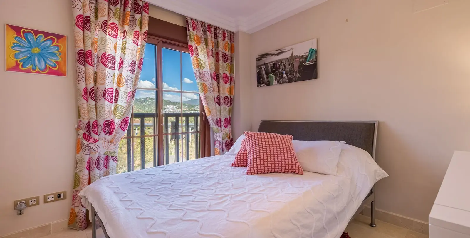 Sale of penthouse duplex in New Golden Mile 10
