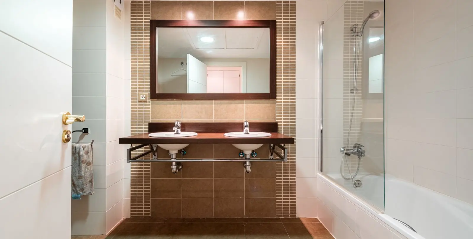 Sale of penthouse duplex in New Golden Mile 11