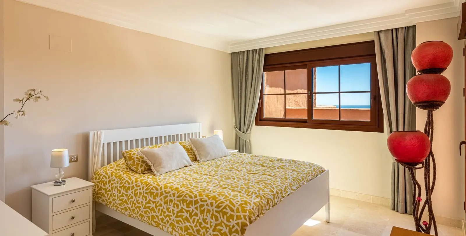 Sale of penthouse duplex in New Golden Mile 12