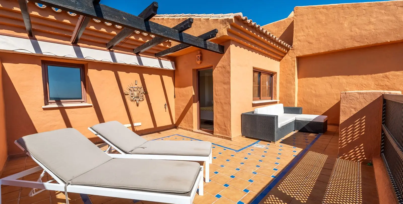 Sale of penthouse duplex in New Golden Mile 15