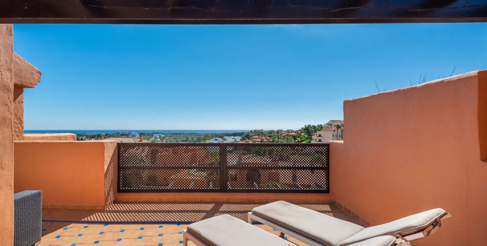 Sale of penthouse duplex in New Golden Mile 16