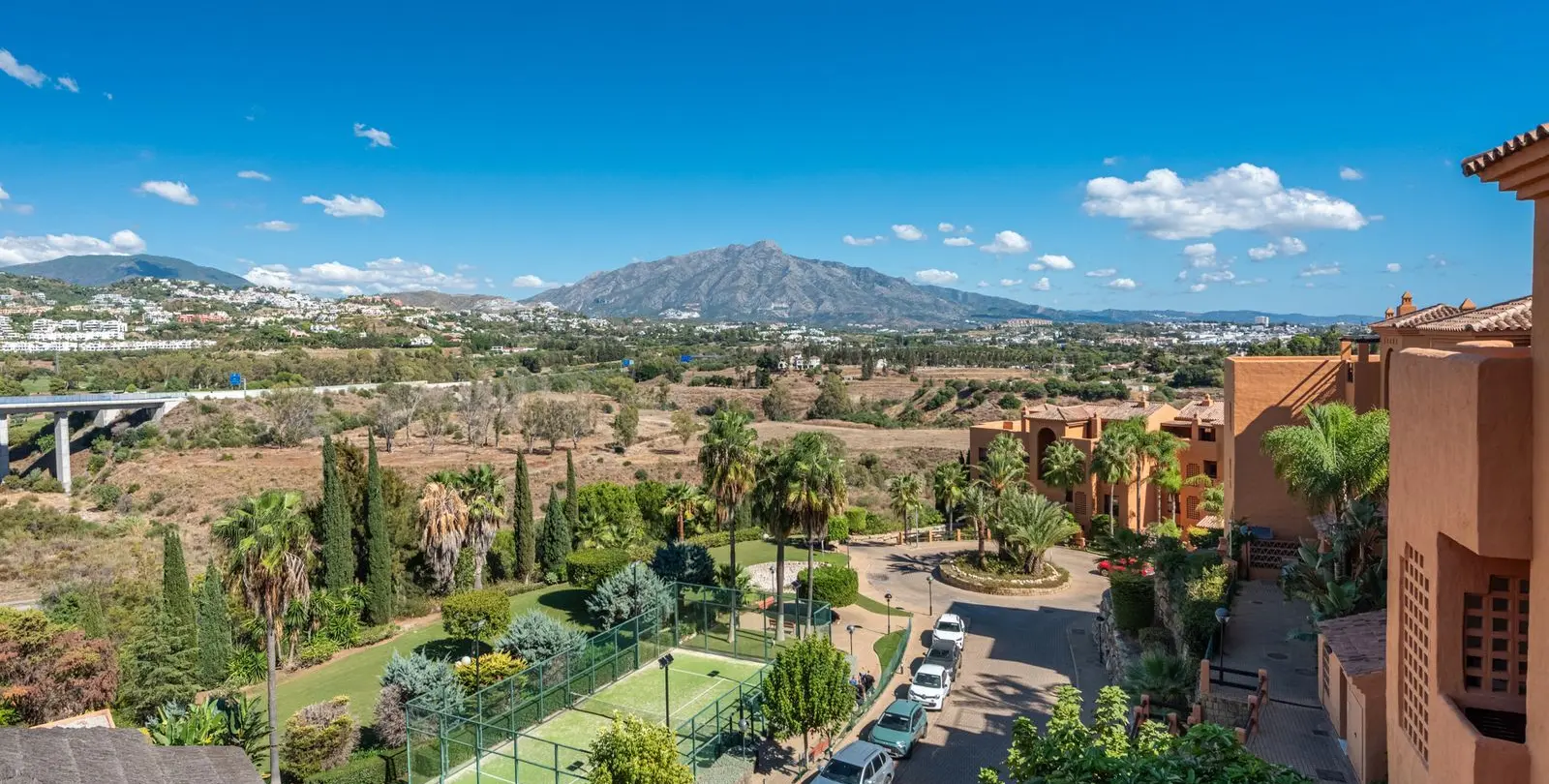 Sale of penthouse duplex in New Golden Mile 18