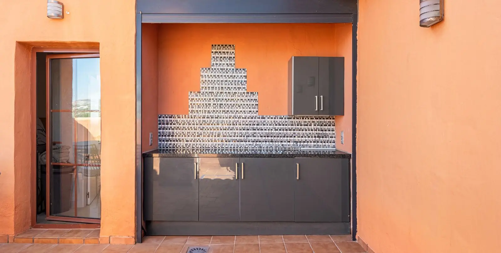 Sale of penthouse duplex in New Golden Mile 19