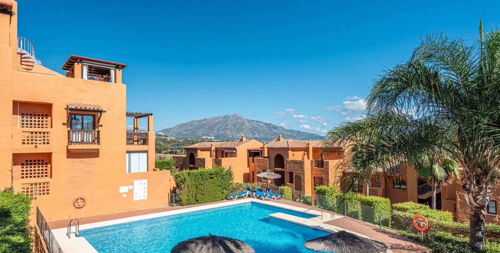 Sale of penthouse duplex in New Golden Mile 22