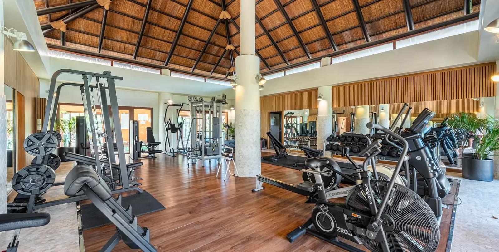 Sale of penthouse duplex in New Golden Mile 24