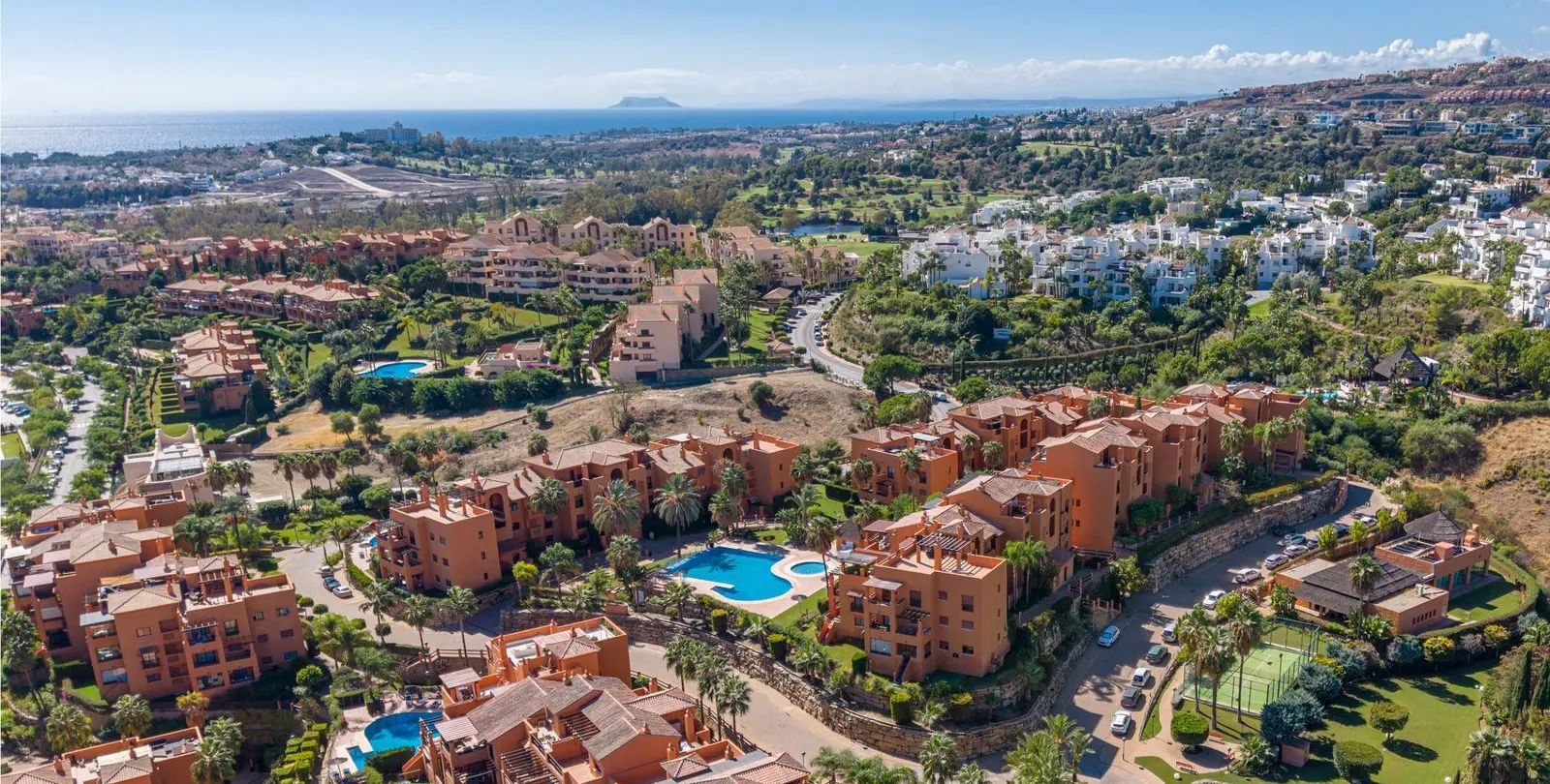 Sale of penthouse duplex in New Golden Mile 27