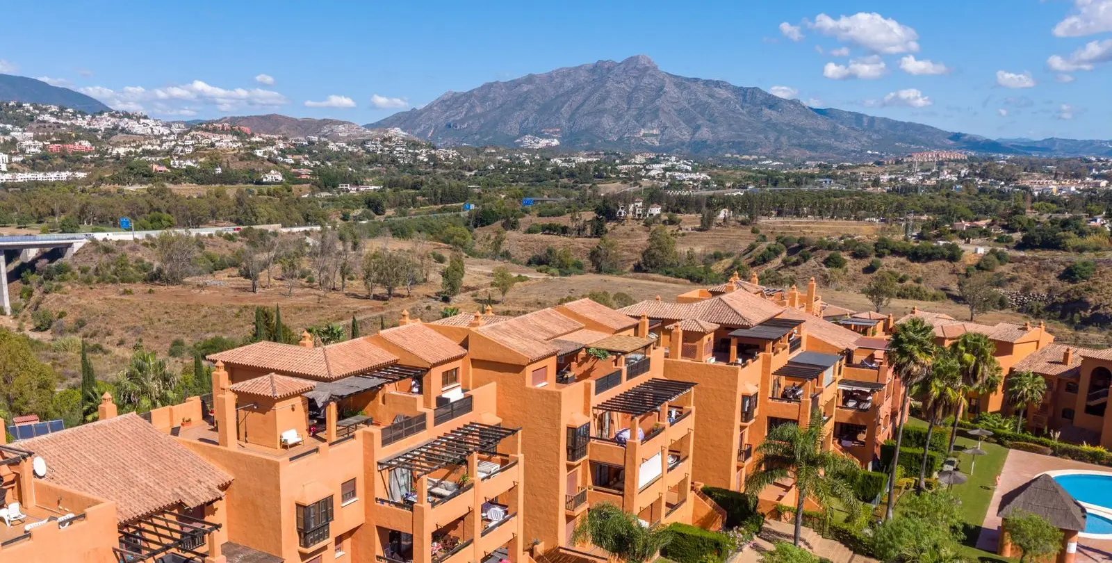 Sale of penthouse duplex in New Golden Mile 28