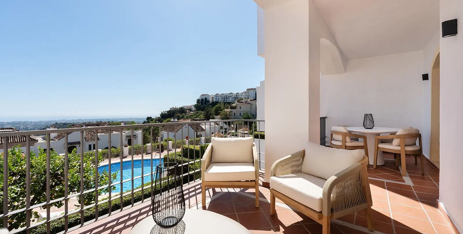 Sale of middle floor apartment in Los Arqueros 9